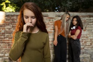 <em>Harcèlement scolaire</em> : arrêtez de dire "ignore-les" à votre enfant.